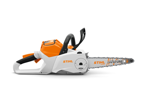 STIHL MSA 200 C-B Carving Akku-Kettensäge auf weißem Hintergrund
