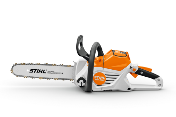 STIHL MSA 220 C-B Akku-Kettensäge auf weißem Hintergrund