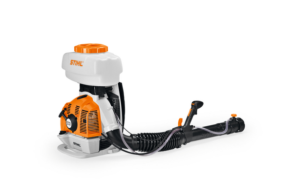 STIHL SR 450 Sprühgerät auf weißem Hintergrund für professionelle landwirtschaftliche Anwendungen