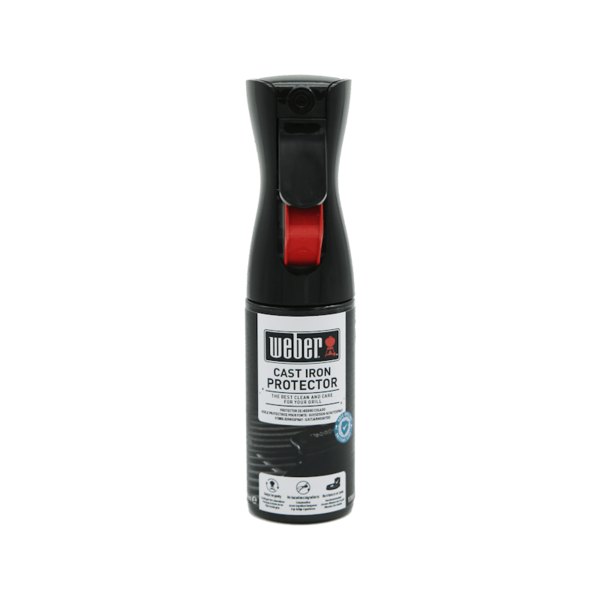 Weber Gusseisen-Schutzspray Flasche mit rotem Sprühkopf vor grünem Hintergrund