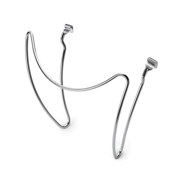 Edelstahl Weber Deckelhalter Slide-a-Side für Kugelgrills auf grünem Hintergrund