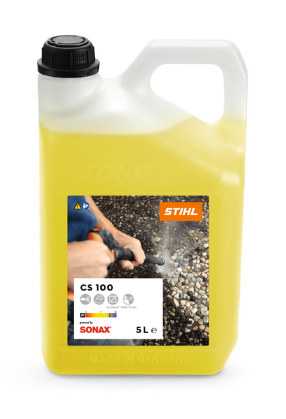 Gelber 5-Liter-Kanister des STIHL CS 100 Stein- und Fassadenreinigers mit Etikett und Anwendungshinweisen