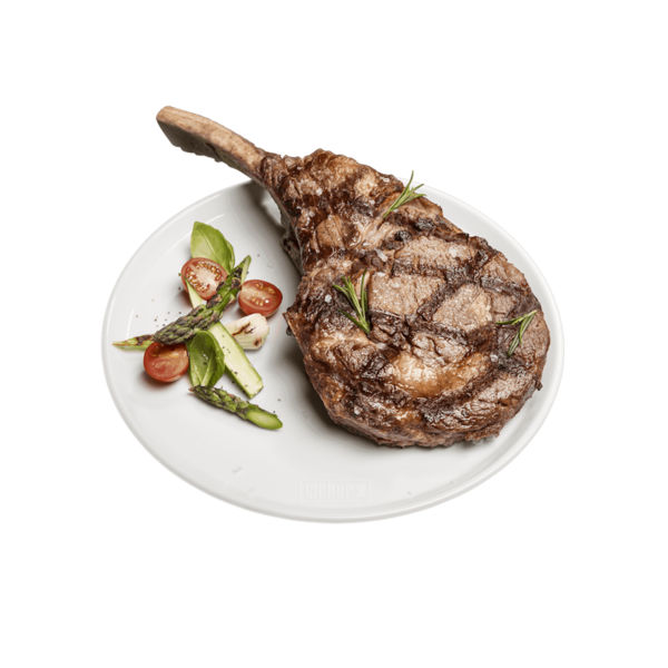 Weißer Weber Porzellan-Teller mit Steak und Gemüse auf grünem Hintergrund