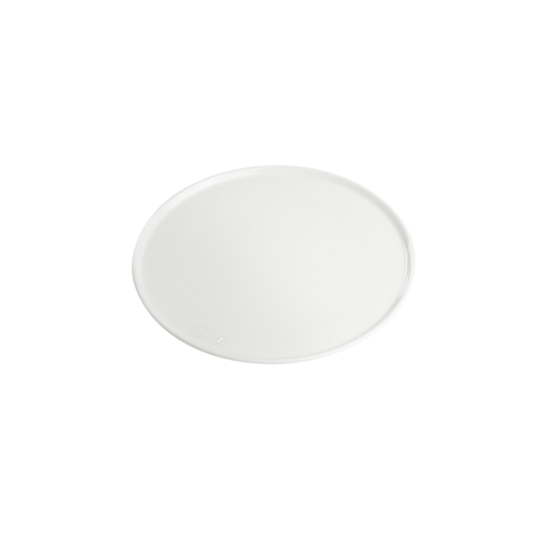 Weißer Weber Porzellan-Pizzateller auf einfarbigem Hintergrund