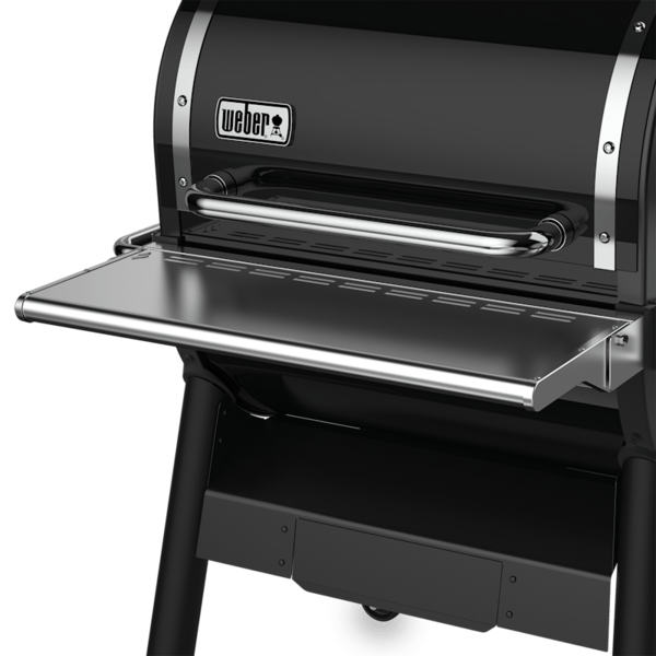 Weber SmokeFire EX4 Fronttisch an einem Holzpelletgrill montiert