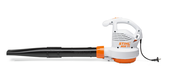 STIHL BGE 71 Elektro-Laubbläser in Weiß und Orange auf weißem Hintergrund