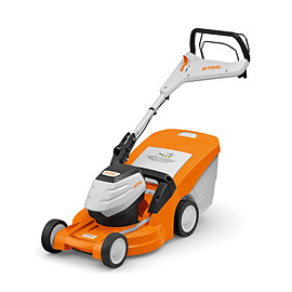 STIHL RMA 448 PV Akku-Rasenmäher in Orange und Grau mit Komfortlenker und Grasfangkorb