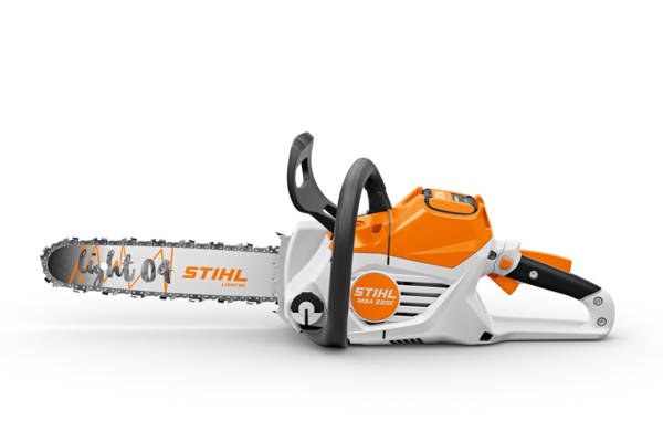 STIHL MSA 220 C-B Akku-Kettensäge in Orange und Weiß auf weißem Hintergrund