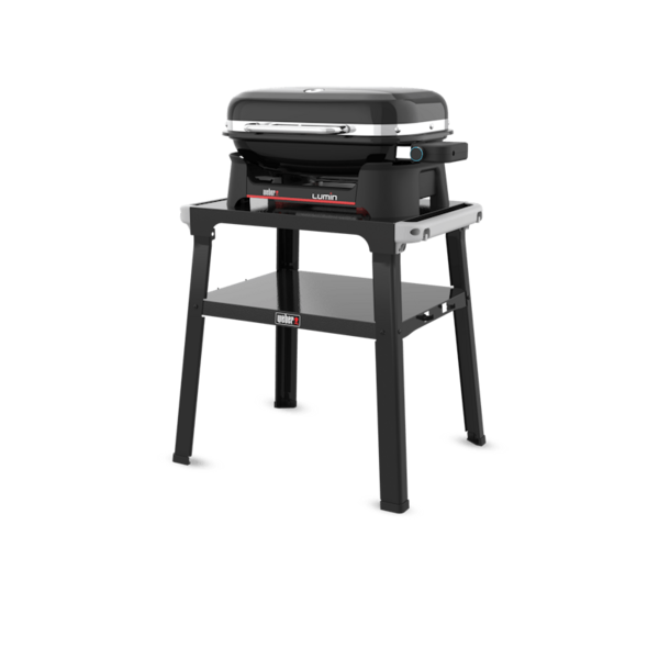 Weber LUMIN Elektrogrill auf Stand in modernem Design für Outdoor-Kochen