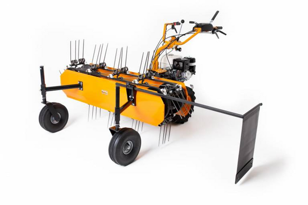 AS 600 MultiPro mit Honda Motor und oszillierender Schneidetechnik auf weißem Hintergrund