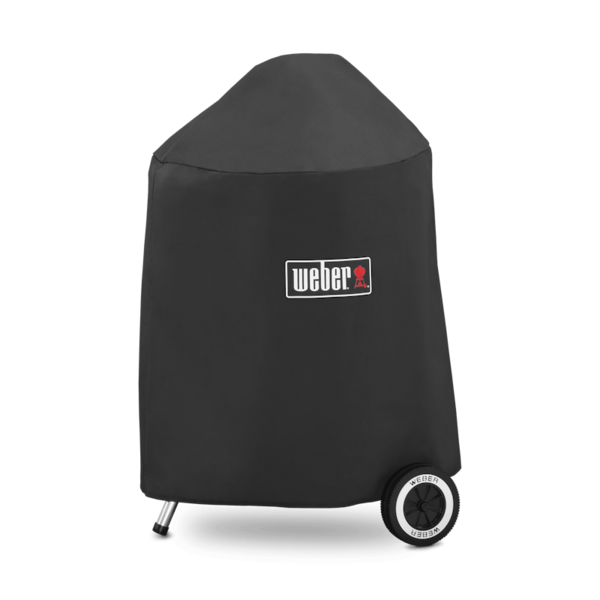 Weber Premium Abdeckhaube auf einem 47 cm BBQ Grill mit sichtbaren Rädern