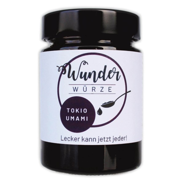 Glas mit Eatventure Wunderwürze Tokio Umami auf weißem Hintergrund