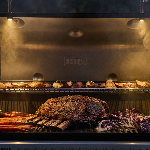 Weber GENESIS SP-435W GBS Gasgrill mit Fleisch und Gemüse beim Grillen