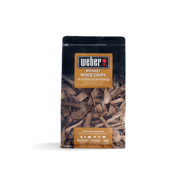 Weber Whiskey Räucherchips in schwarzer Verpackung mit Sichtfenster