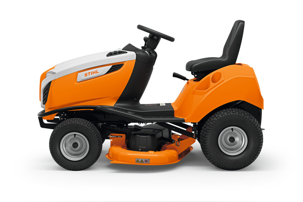 Stihl RT 4112 SZ Aufsitzmäher in Orange und Weiß mit Markenlogo und Turf-Reifen