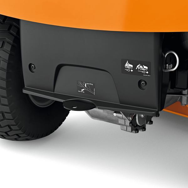 Nahaufnahme des Bedienpanels eines Stihl RT 4112 SZ Aufsitzmähers mit Bediensymbolen