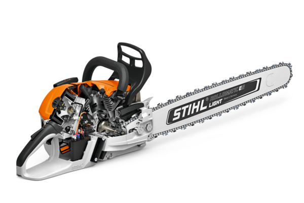 Stihl MS 500i W Motorsäge auf weißem Hintergrund mit sichtbaren technischen Details
