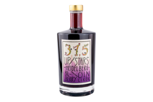 Flasche von 315 Upstairs Bilberry Gin-Likör mit buntem Etikett und goldenem Deckel