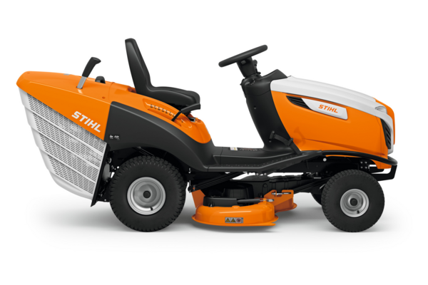 Stihl RT 5097 Aufsitzmäher in Orange und Weiß mit sichtbarem Schneidwerk und Markenlogo