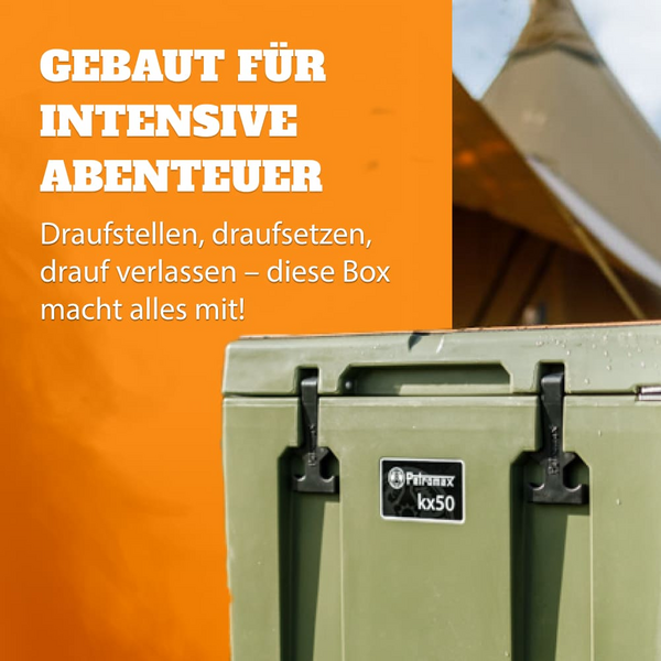 Olivgrüne Petromax Kühlbox KX25 vor Zelt, ideal für Outdoor-Abenteuer