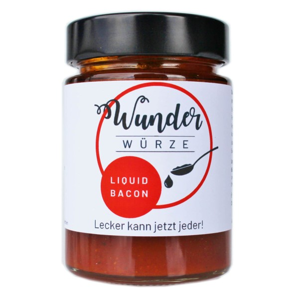 Glas mit Wunder Würze Liquid Bacon von Eatventure gefüllt mit rotbrauner Flüssigkeit