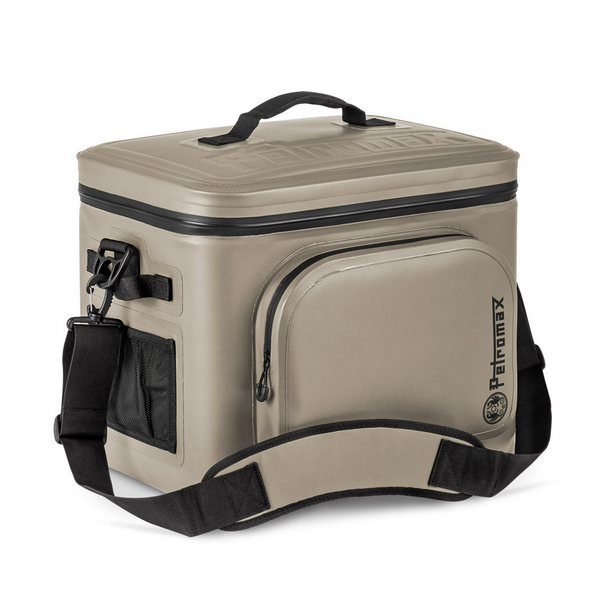 Sandfarbene Petromax Kühltasche 8 Liter mit Schultergurt und Seitentasche