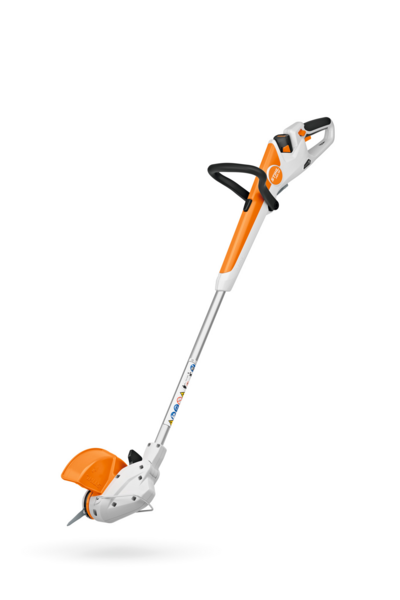 STIHL FSA 30 Akku-Motorsense in Orange und Weiß auf weißem Hintergrund