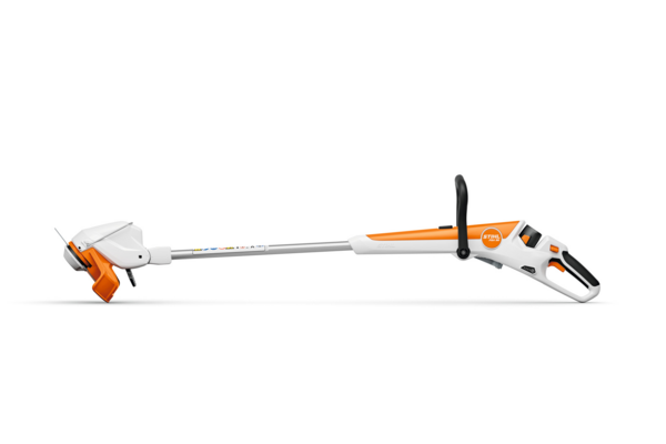 STIHL FSA 30 Akku-Motorsense in Weiß und Orange auf weißem Hintergrund