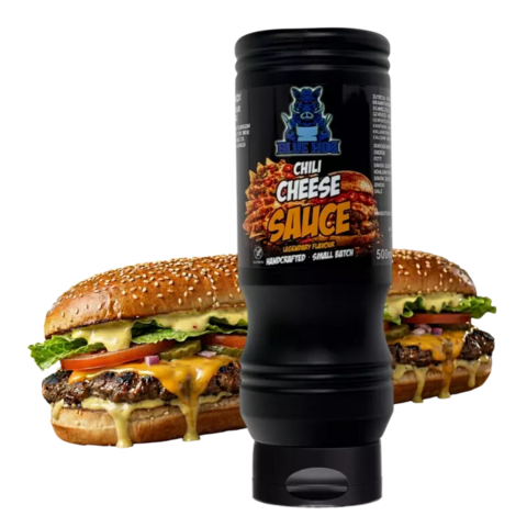 Gelbe Flasche Blue Hog Cheddar Chili Cheese Sauce mit blauem Wildschwein auf schwarzem Hintergrund