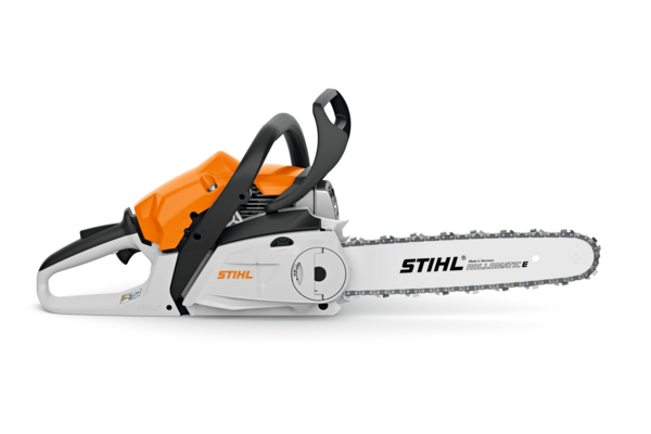 Stihl MS 212 C-BE Benzin-Kettensäge in Studioansicht mit sichtbarem Logo