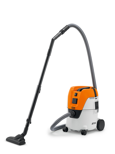 STIHL SE 62 E Elektro-Nass- und Trockensauger auf weißem Hintergrund