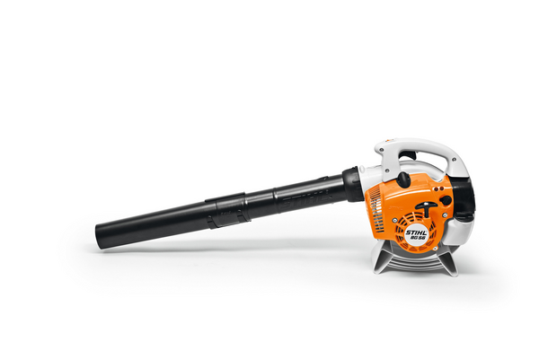 Stihl BG 56 Benzin-Laubbläser auf weißem Hintergrund