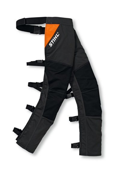Schwarze STIHL Vorderbeinschutz Chaps mit orangefarbenem Logo und verstellbaren Gurten