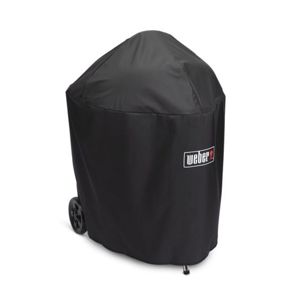 Schwarze Weber Premium Abdeckhaube über einem Holzkohlegrill mit Weber-Logo