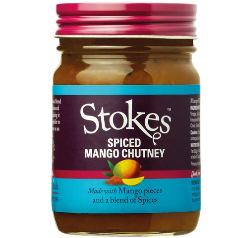 Glas Stokes Spiced Mango Chutney mit sichtbaren Mangostücken und Gewürzen
