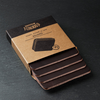 Vier dunkelbraune Ledercoaster von O'Donnell, teilweise in brauner Verpackung