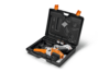 STIHL GTA 40 Set in geöffnetem Koffer mit Motorsäge, zwei Akkus und Ladegerät