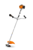 STIHL FS 94 C-E Motorsense mit Zweihandgriff und Grasschneideblatt auf weißem Hintergrund