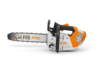 STIHL MSA 220 TC-O Motorsäge in Studioaufnahme mit Fokus auf Details und Markenlogo