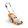 STIHL RMA 235 Akku-Rasenmäher in Orange und Weiß auf weißem Hintergrund