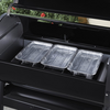 Drei leere Weber Wet-Smoke-Kits Wasserschalen auf einem schwarzen Grill