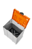 STIHL Akku-Box L geöffnet, orange Deckel und grauer Körper, leer, mit Bodenpolster