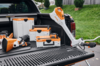 STIHL Akku-Boxen und Gartengeräte in Pick-up Truck Ladefläche
