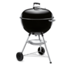 Schwarzer Bar-B-Kettle Grill mit porzellanemailliertem Deckel und Kessel auf grünem Hintergrund