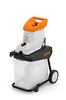 Stihl GHE 140 L Häcksler mit orangefarbener Oberseite und transparentem Sammelbehälter