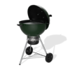 Weber Master-Touch GBS C-5755 Holzkohlegrill in Racing Green mit geöffnetem Deckel und sichtbarem Grillrost