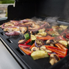 Weber Summit FS38 S Gasgrill mit gegrilltem Gemüse und Meeresfrüchten