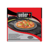 Weber glasierter Pizzastein auf Verpackung mit Pizza auf Grill