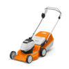 STIHL RMA 248 Akku-Rasenmäher in Orange und Weiß mit klappbarem Holm und Grasfangkorb