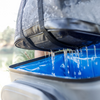 Wasserdichte Petromax Kühlbox in Aktion mit Wasser, das aus dem Reißverschluss tropft